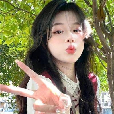 橘衫男子的画像